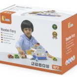 Træfærge med små biler og besætning